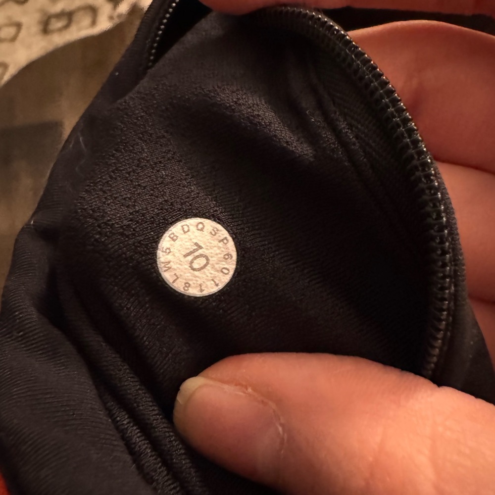 Lululemon Train Times 7/8 Pant Blocked 25” Gray and Black - Picture 4 of 6